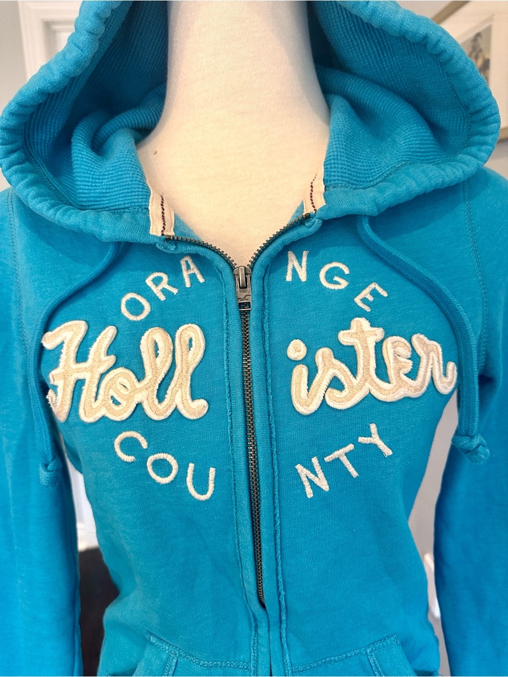Hollister Women's Bright Turquoise Blue Full-Zip Hoodie - Size M - Picture 4 of 13